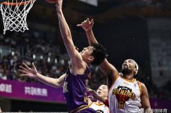 开云体育下载-关于北京控股主场险胜，展现艰苦拼搏的信息