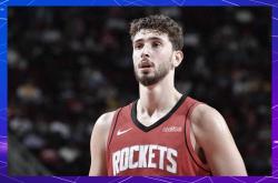 开云体育下载-火箭大胜马刺，伍德暴扣狂砍22分