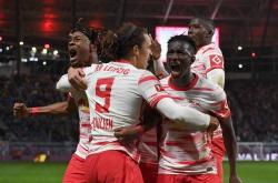 开云体育官网-RB莱比锡神奇绝杀霍芬海姆，与多特蒙德积分持平占据榜首位置