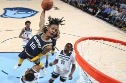 开云下载-灰熊客场横扫奇才，莫兰特领