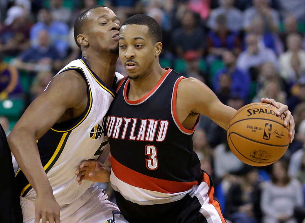 开拓者负开拓者,考辛斯率队疲软表现遭遇失败 开拓者负开拓者,考辛斯率队疲软表现遭遇失败