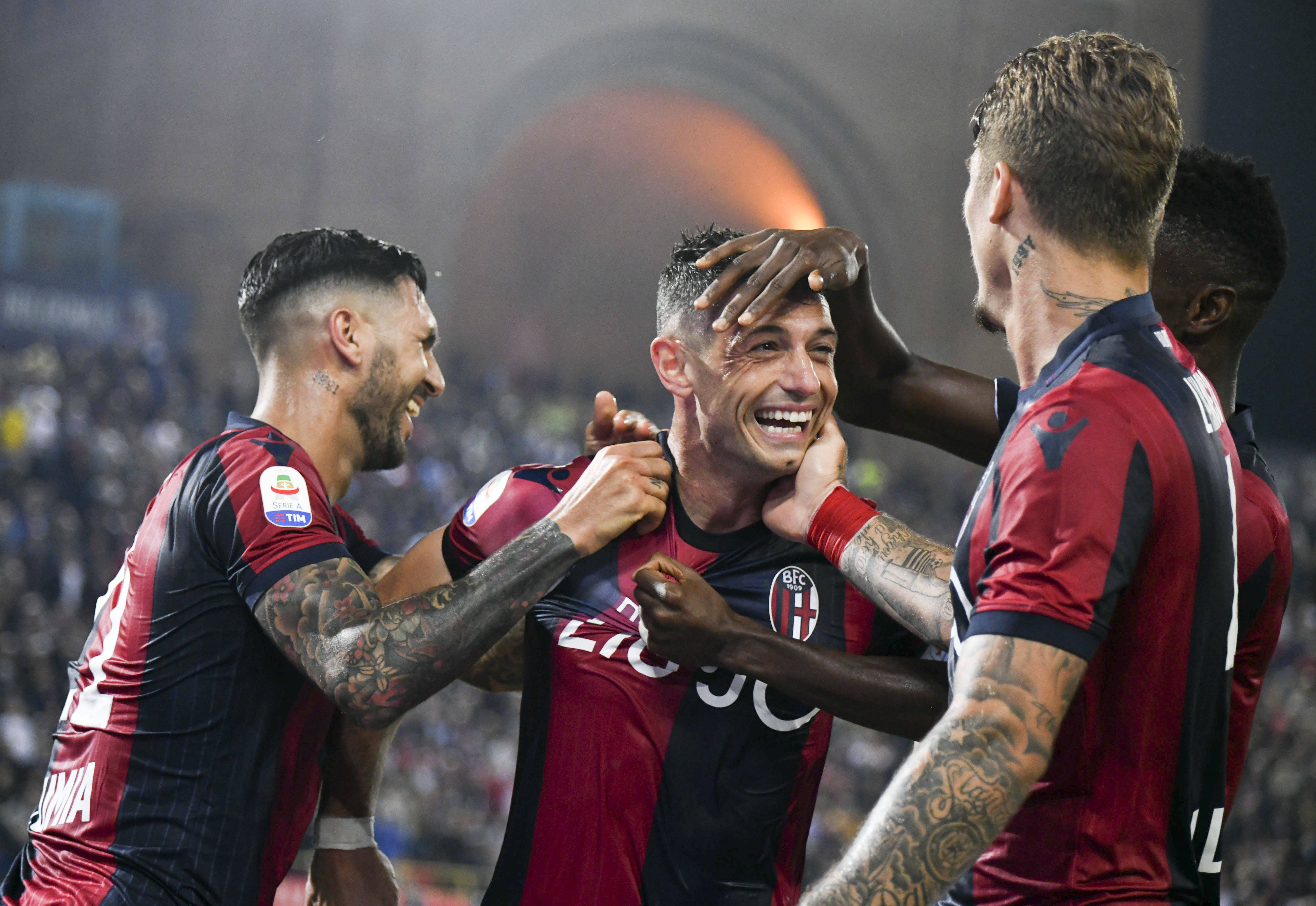 意甲球迷狂欢欢庆，场面火爆