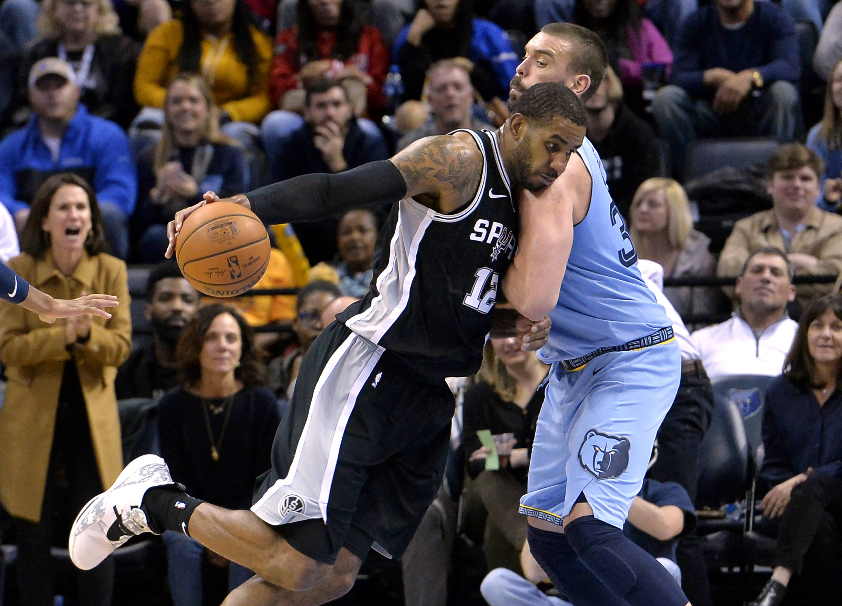 马刺遭76人击败，阻止连胜势头