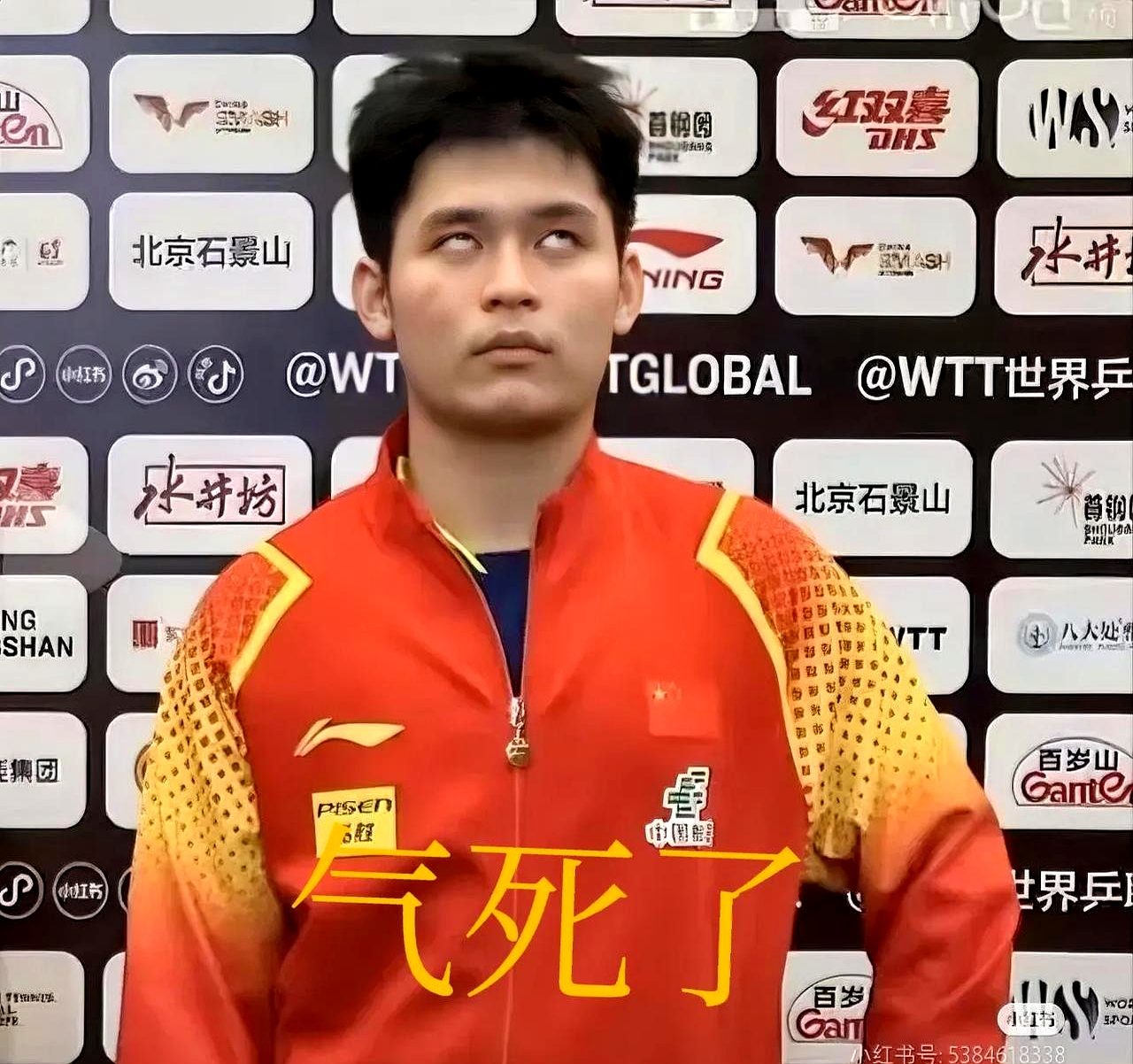 临危不惧！球员勇猛争夺胜利的简单介绍