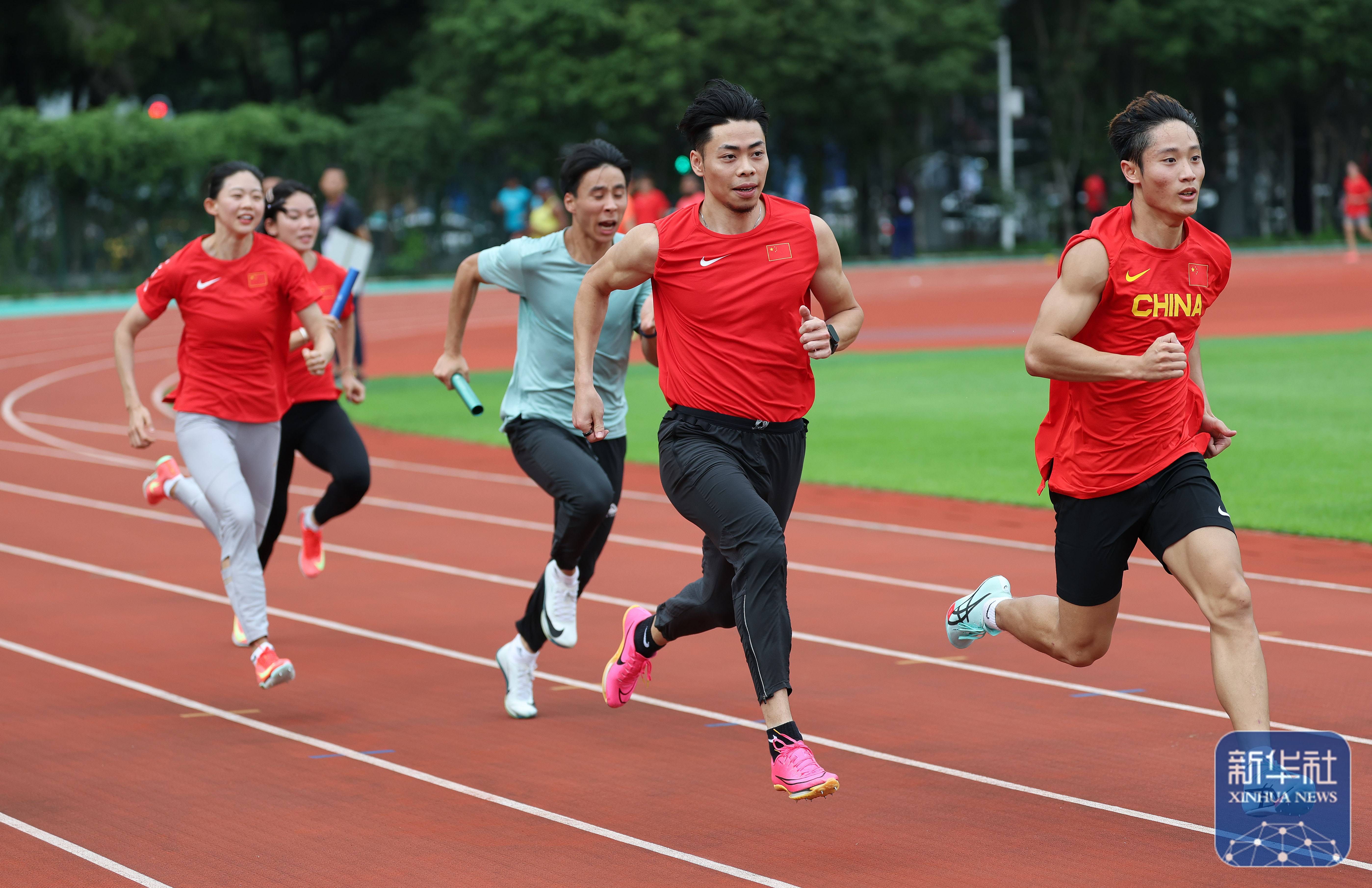 接力接力！中国队员们携手同心，争取荣耀！的简单介绍