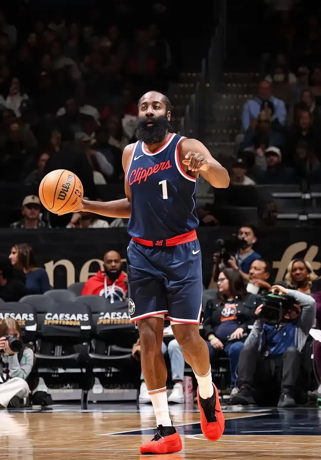 火箭客场击败马刺,哈登独拿分 火箭客场击败马刺,哈登独拿分