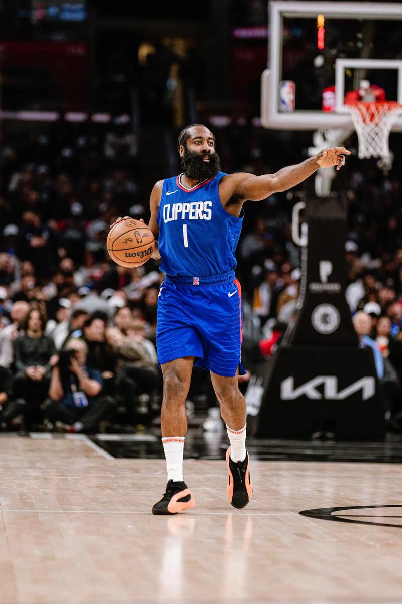 火箭客场击败马刺,哈登独拿分 火箭客场击败马刺,哈登独拿分