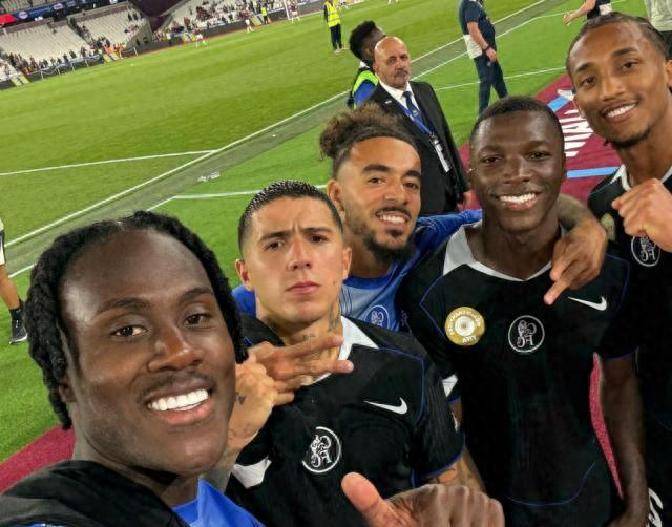 巴西球员助球队实现逆转,取胜 巴西球员助球队实现逆转,取胜