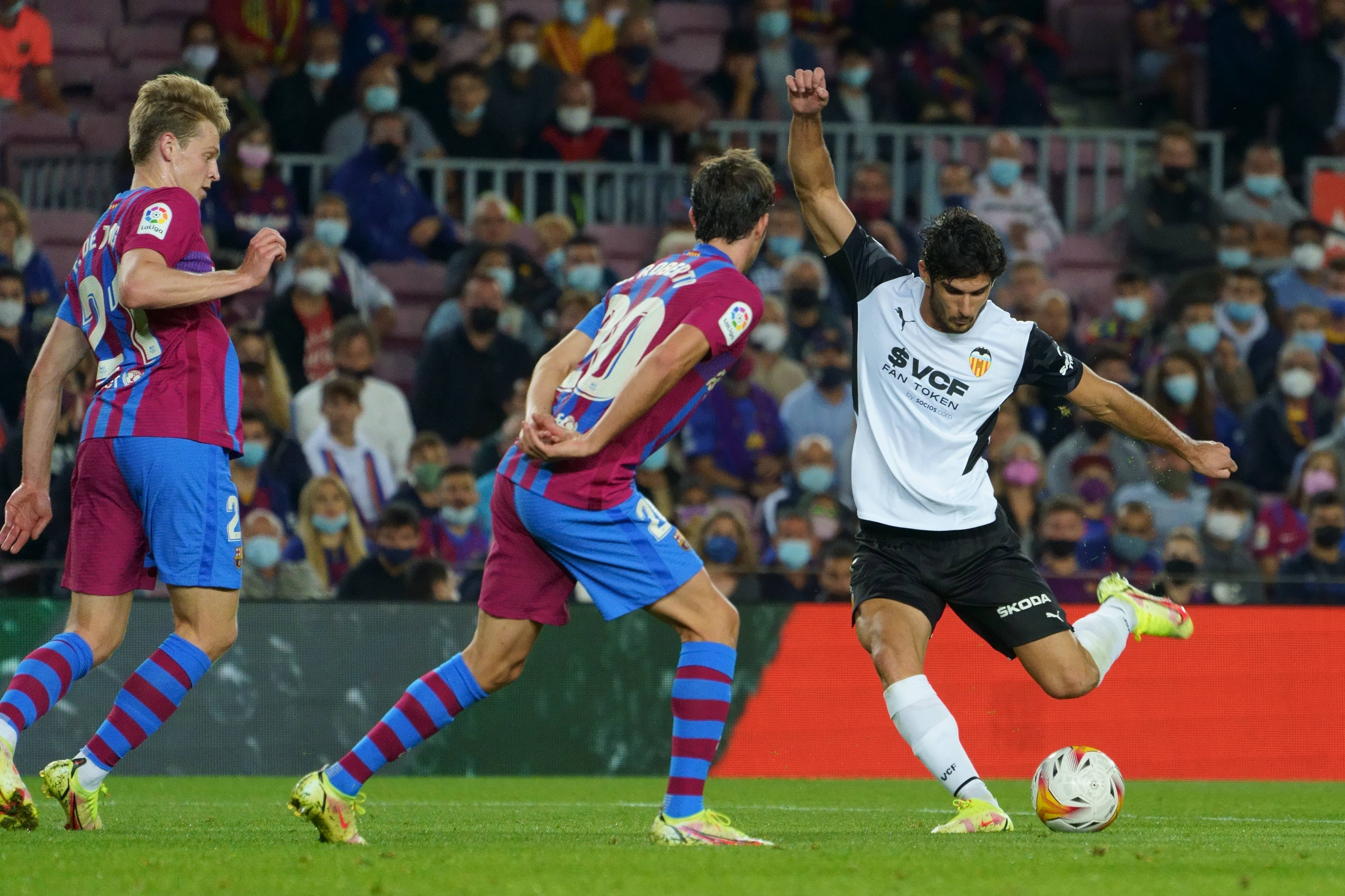 关于瓦伦西亚客场惜败,积分榜下滑的信息 关于瓦伦西亚客场惜败,积分榜下滑的信息