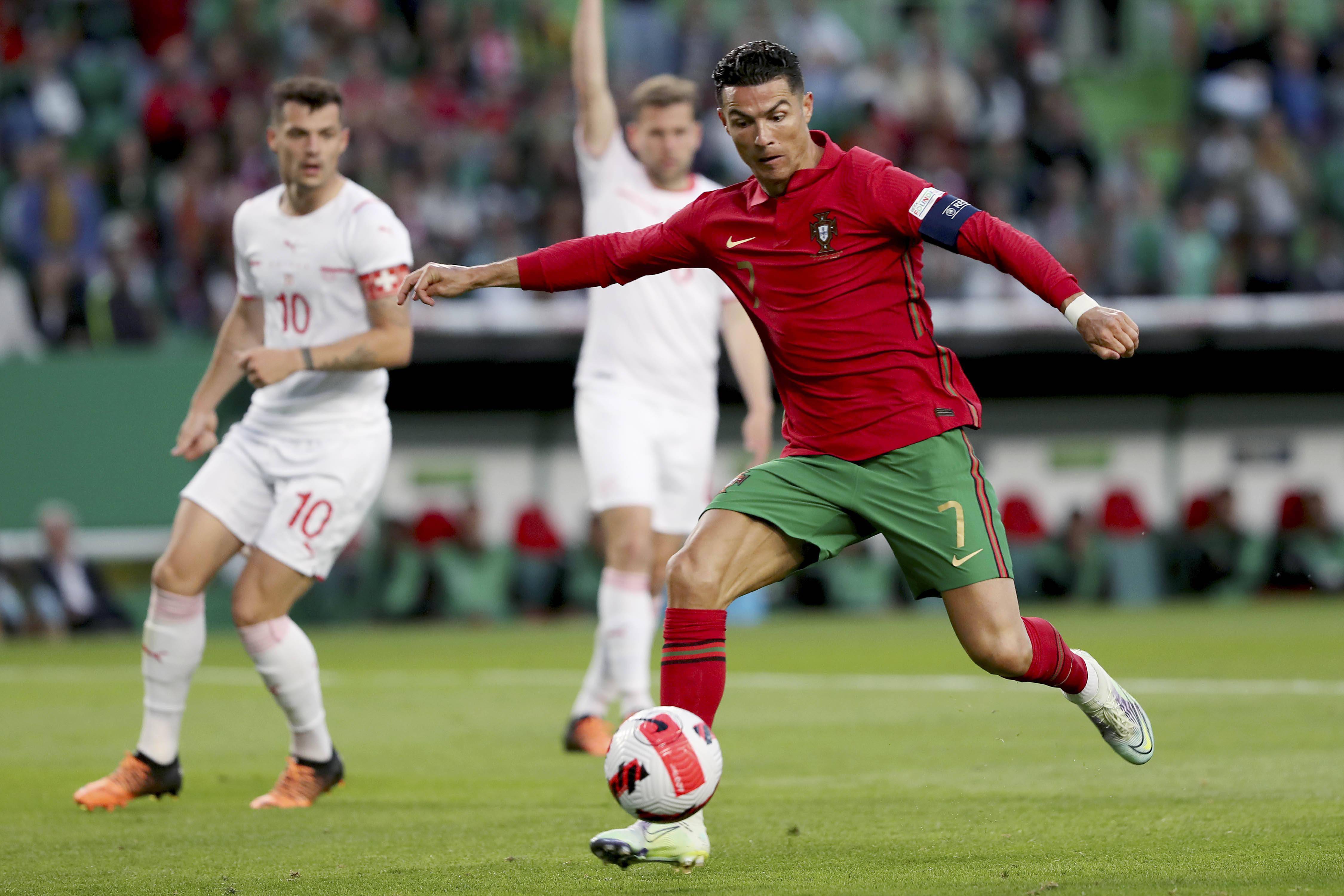 葡萄牙足球明星亮相亚洲国际足球赛,震撼各界 葡萄牙足球明星亮相亚洲国际足球赛,震撼各界