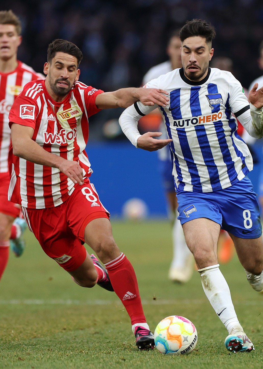 包含柏林赫塔大胜法兰克福，强势登顶德甲联赛积分榜的词条