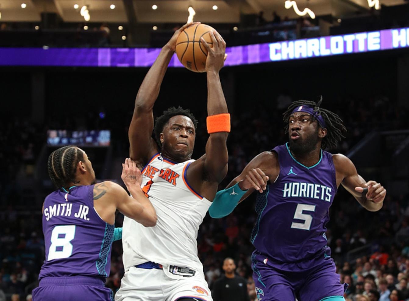 包含黄蜂击败公牛,拉塞尔表现抢眼的词条 包含黄蜂击败公牛,拉塞尔表现抢眼的词条