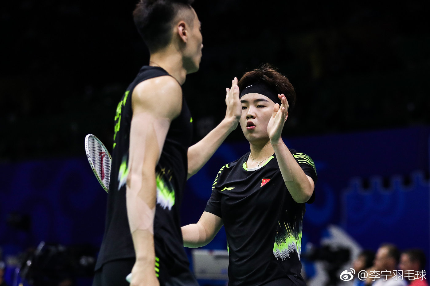 包含印度羽毛球队鏖战印尼羽毛球队，辛杜爆发神勇的词条