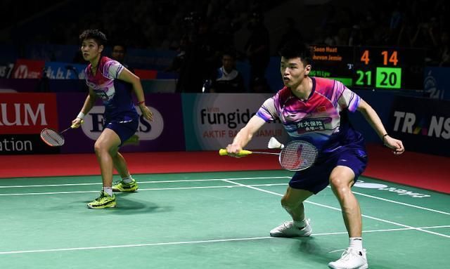 包含马来西亚队碾压泰国队，黄鸭组合统治全场的词条